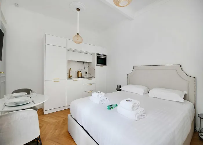 Modern 2p - Montevideo Dauphine